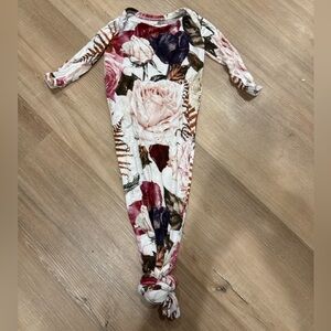 Posh Peanut Floral Knotted Footie in Rose, Maroon & Brown